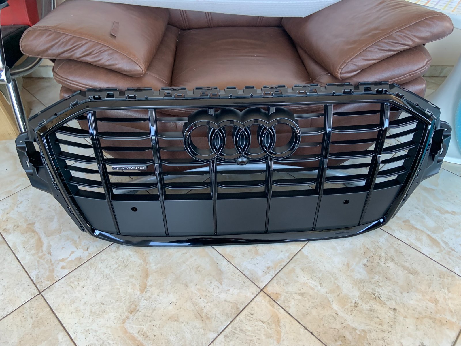 Audi Q7 Centrinės grotelės