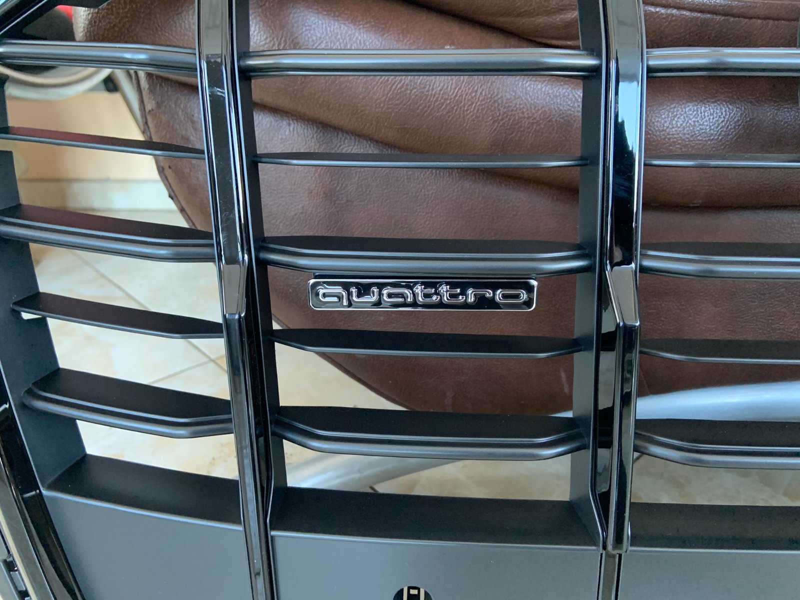 Audi Q7 Centrinės grotelės
