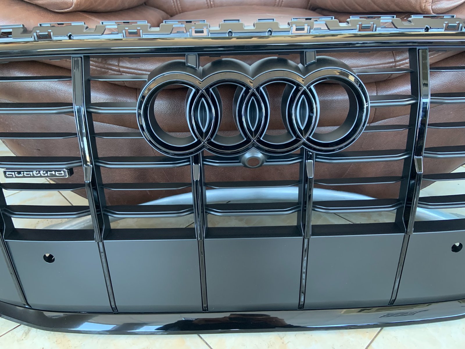 Audi Q7 Centrinės grotelės
