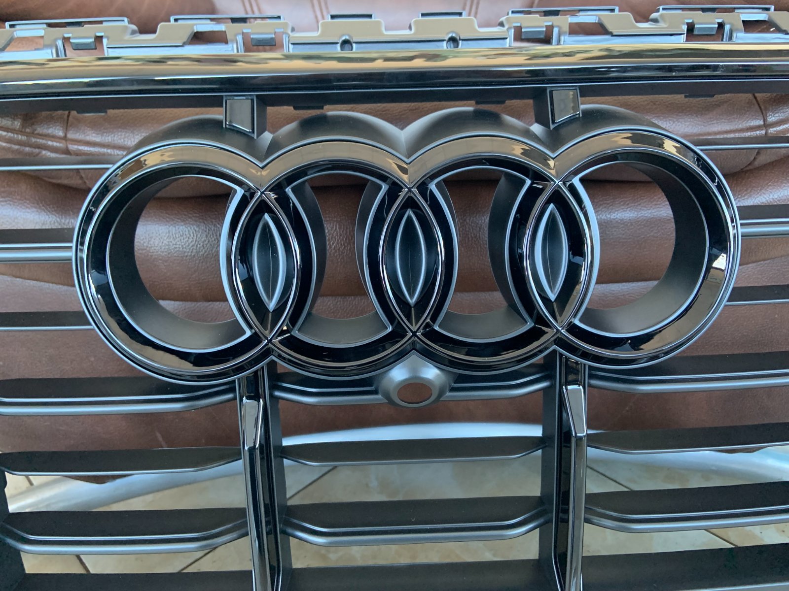 Audi Q7 Centrinės grotelės