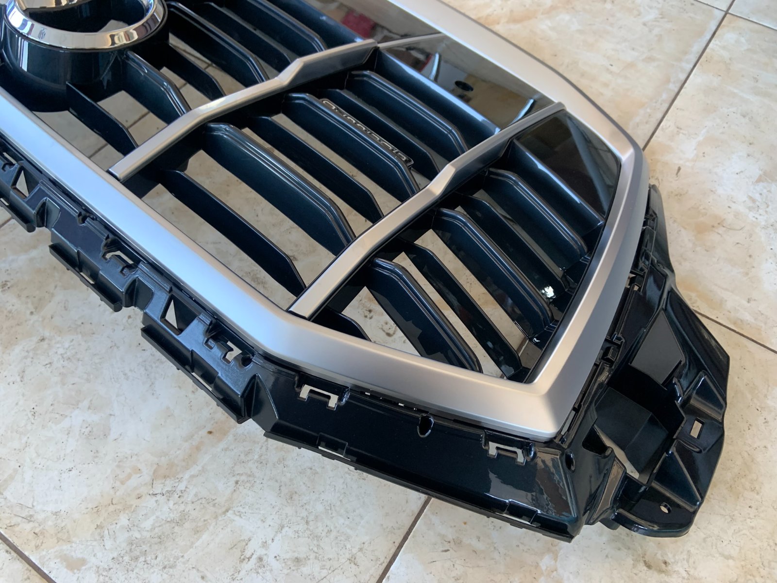 Audi Q7 Centrinės grotelės