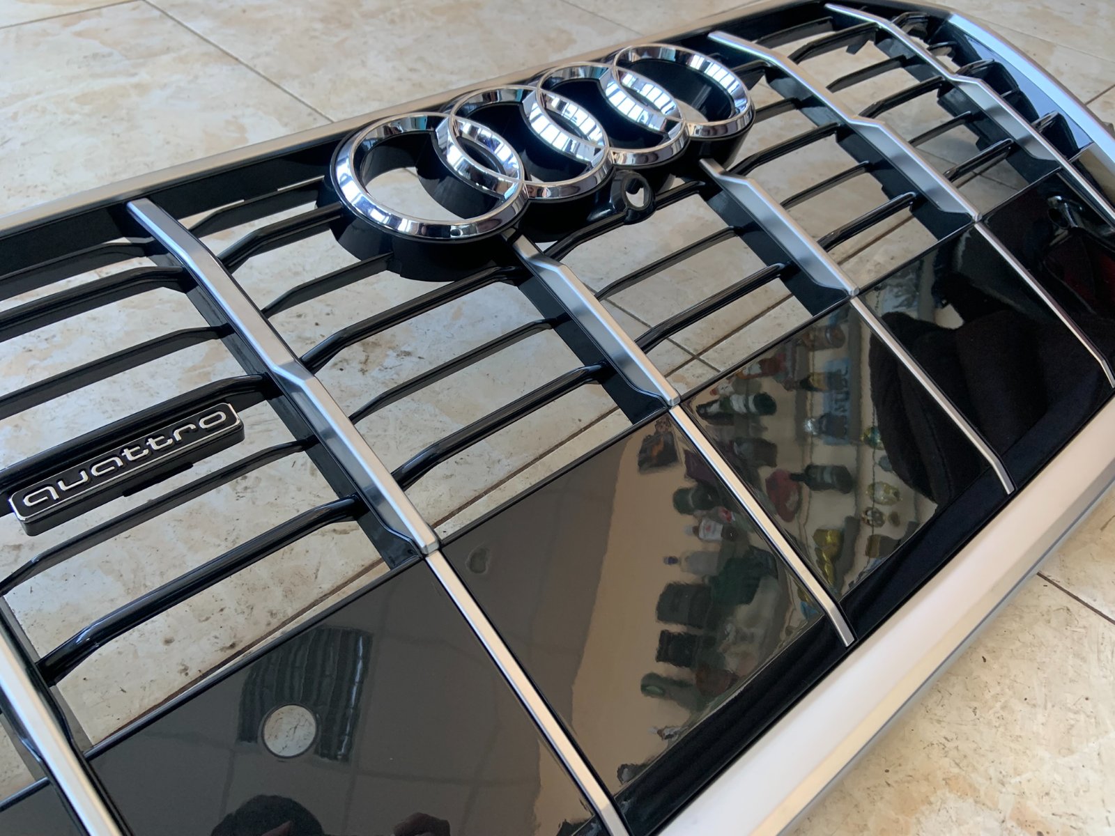 Audi Q7 Centrinės grotelės