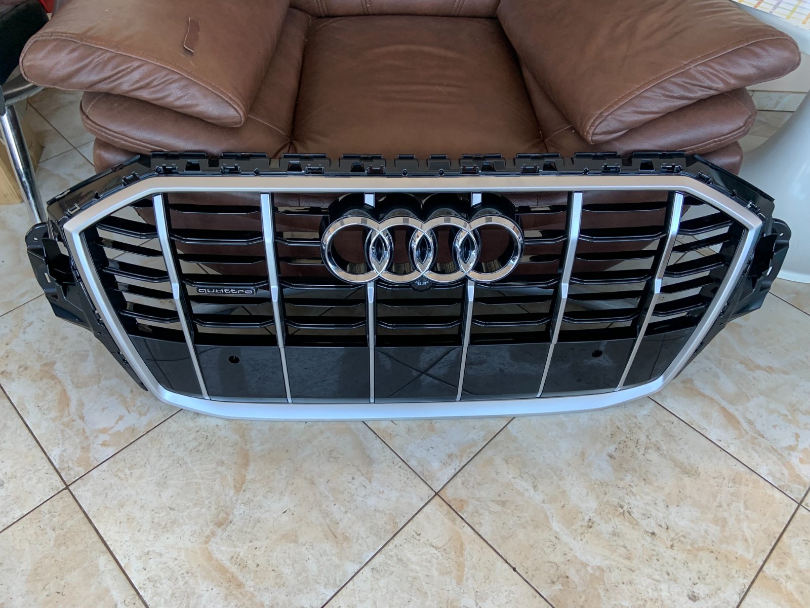 Audi Q7 Centrinės grotelės