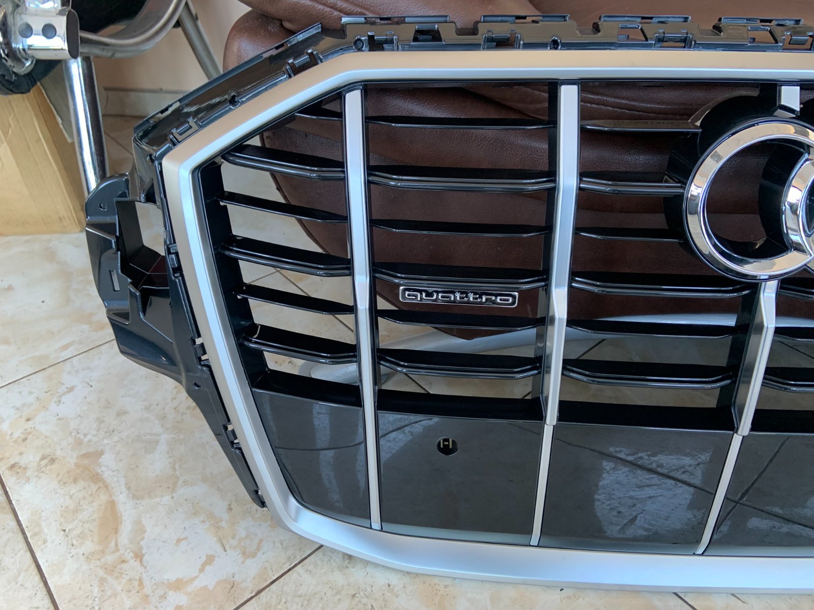 Audi Q7 Centrinės grotelės