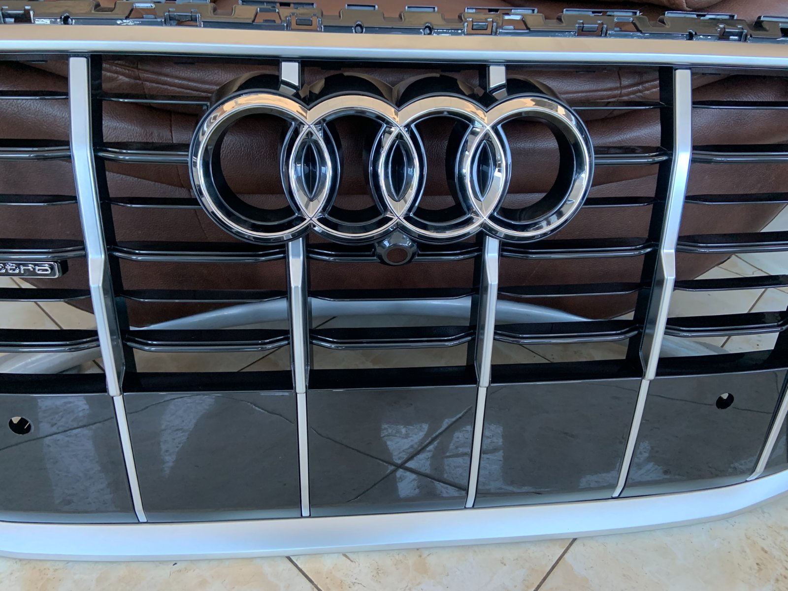 Audi Q7 Centrinės grotelės