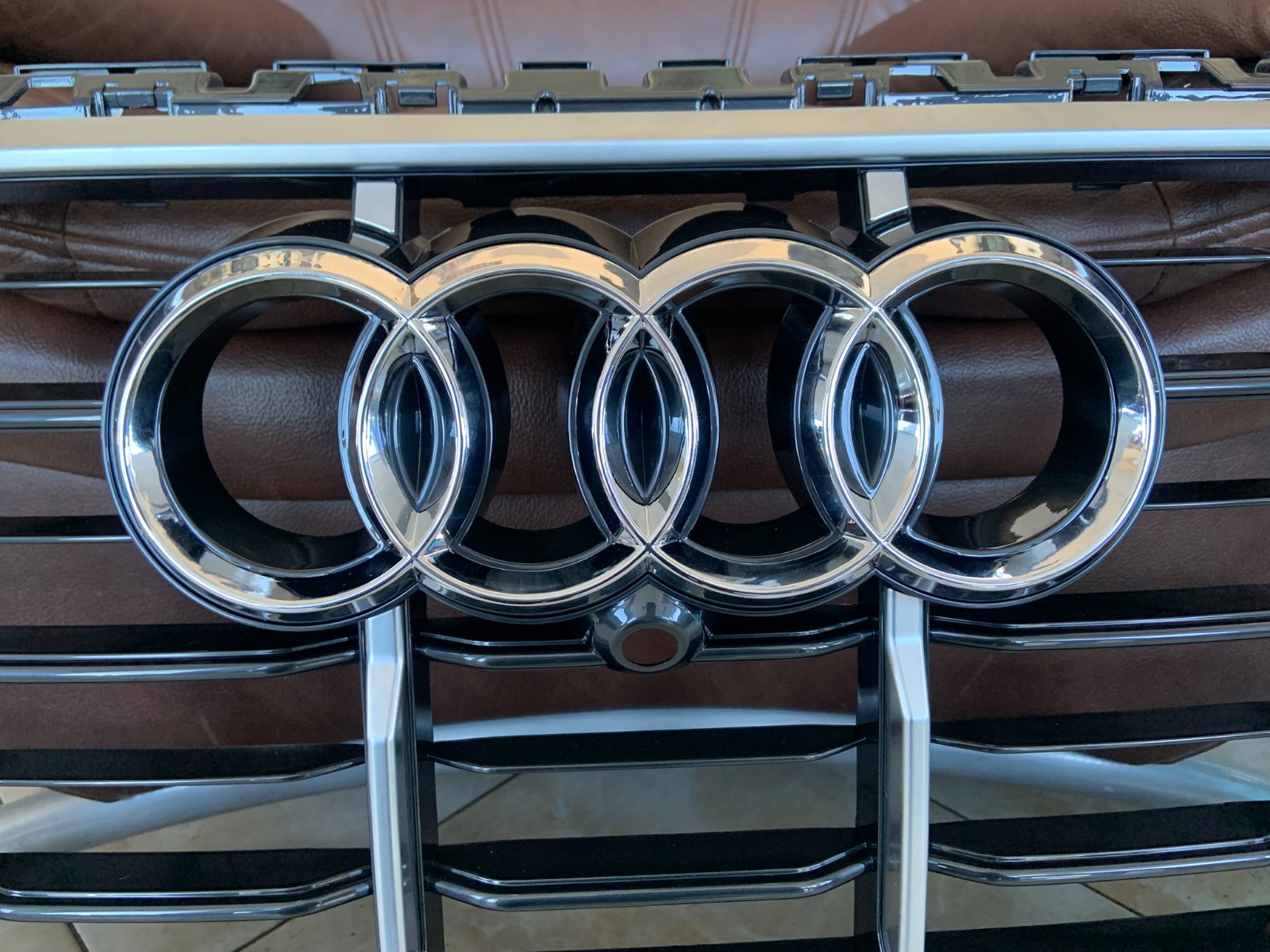 Audi Q7 Centrinės grotelės