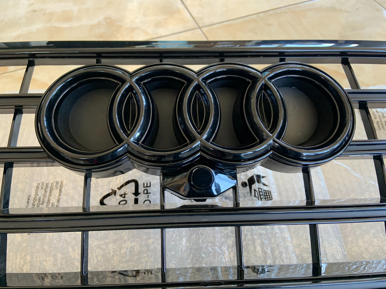 Audi Q7 SQ7 Centrinės grotelės