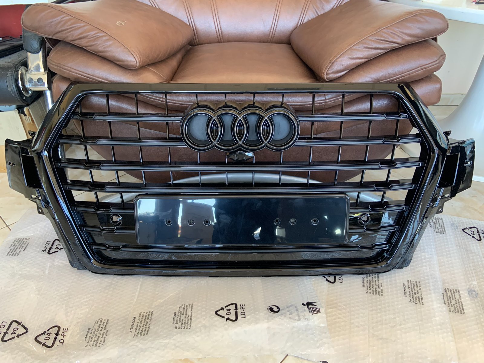 Audi Q7 SQ7 Centrinės grotelės