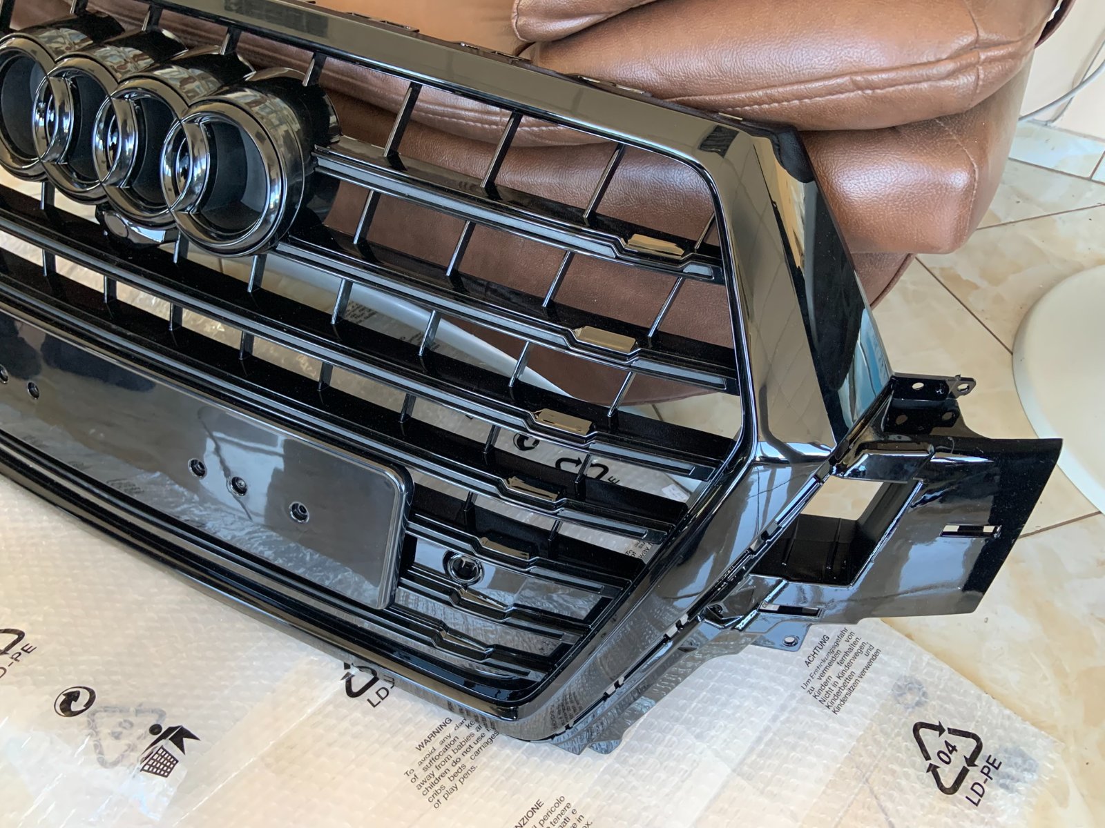 Audi Q7 SQ7 Centrinės grotelės
