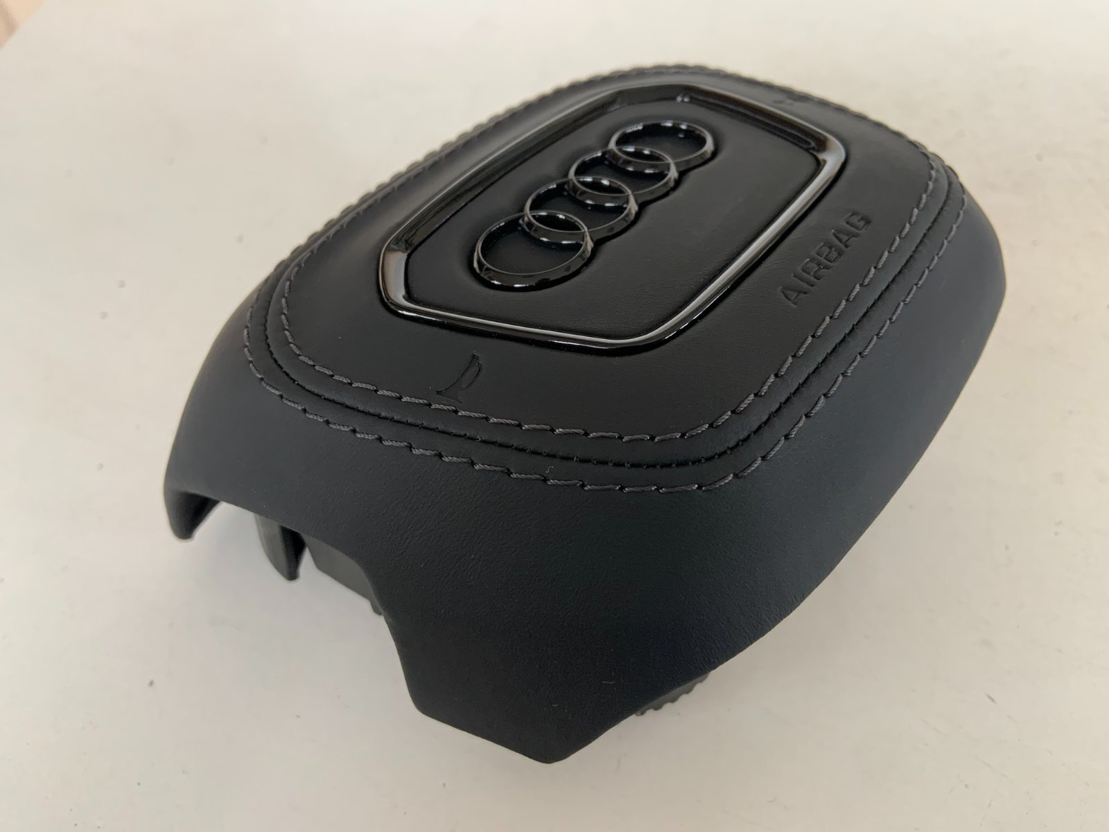 Audi Q7 vairo oro pagalvės dangtelis
