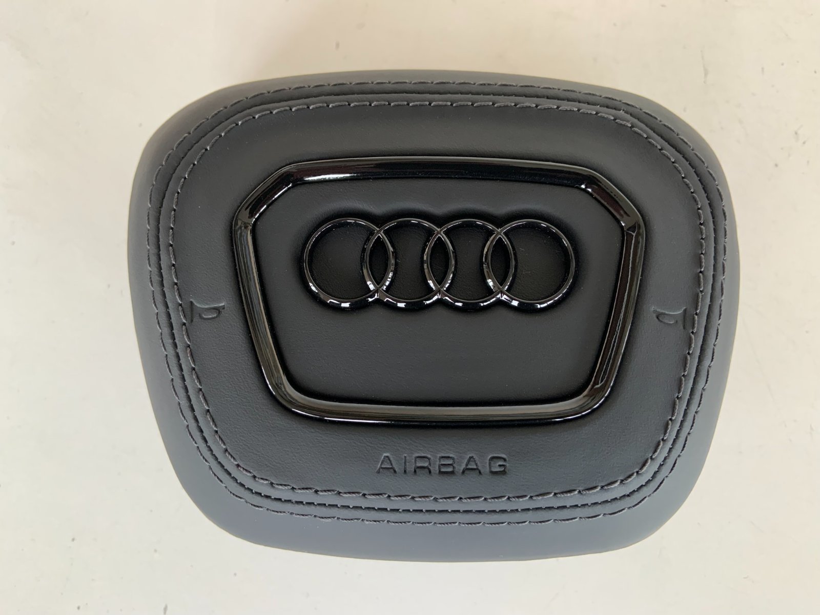 Audi Q8 vairo oro pagalvės dangtelis