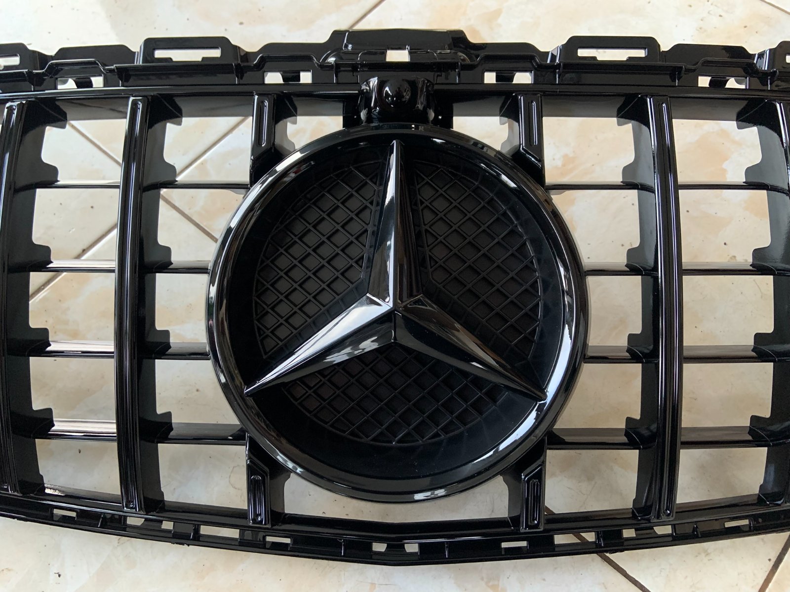 Mercedes-Benz C-Class GT-style centrinės grotelės