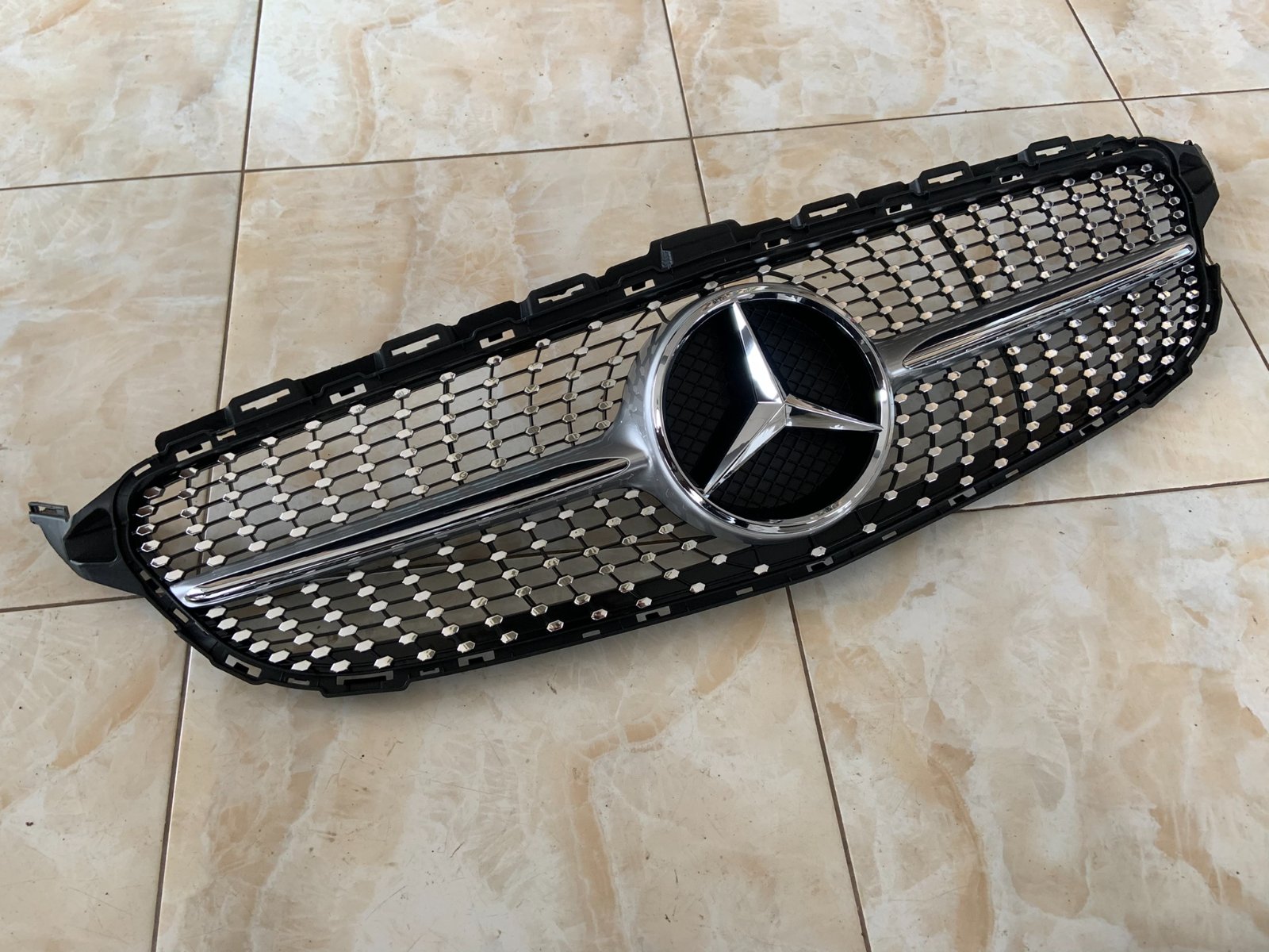 Mercedes-Benz C-Class Diamond centrinės grotelės