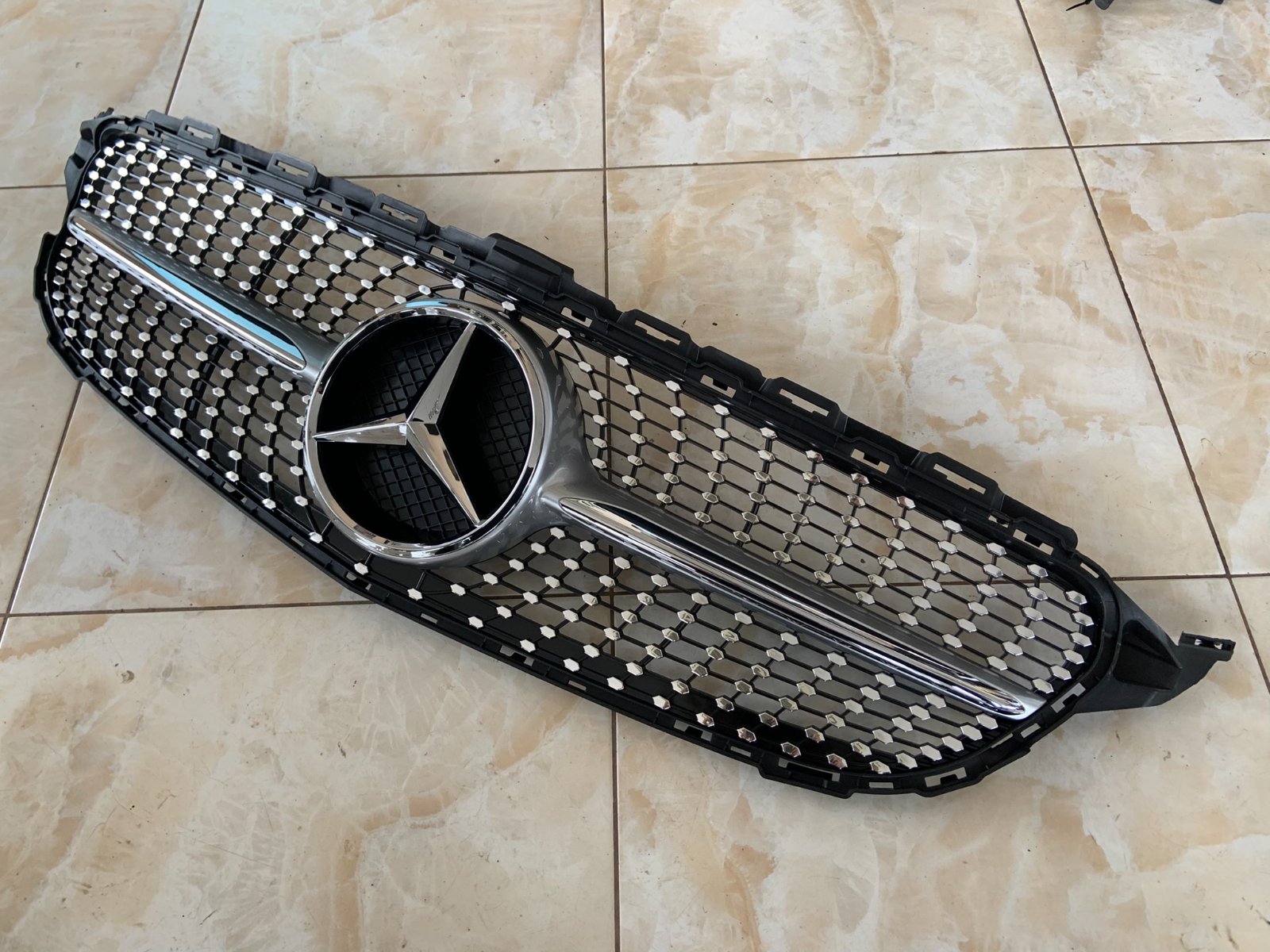 Mercedes-Benz C-Class Diamond centrinės grotelės