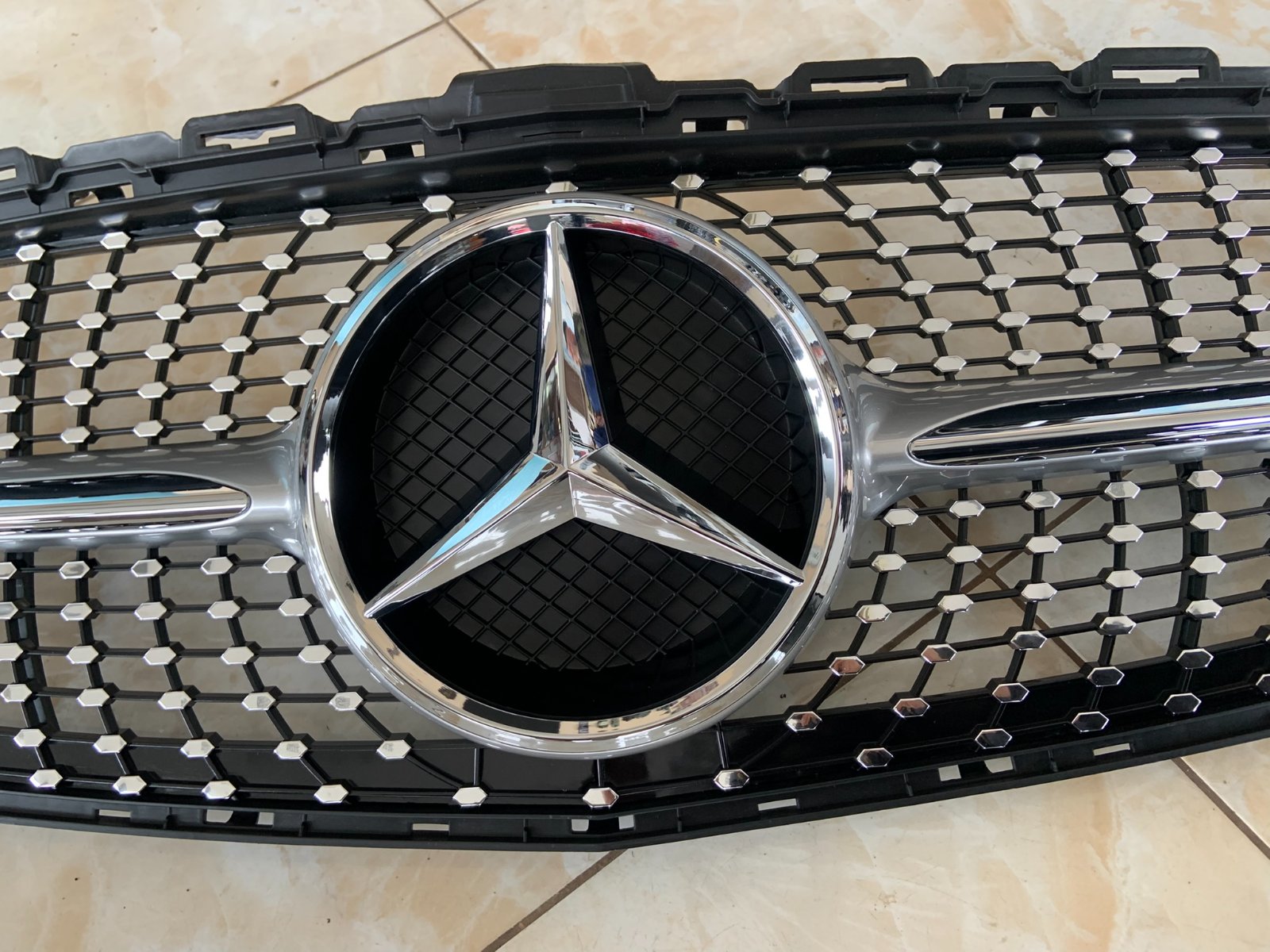 Mercedes-Benz C-Class Diamond centrinės grotelės