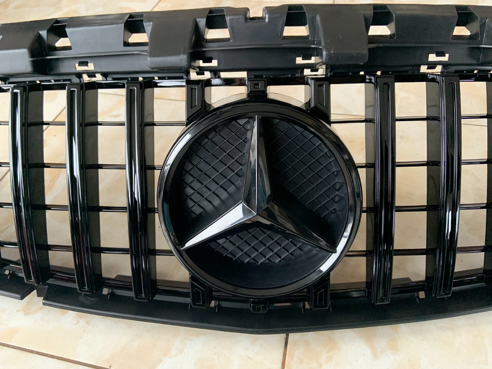 Mercedes-Benz CLA GT-Style centrinės grotelės
