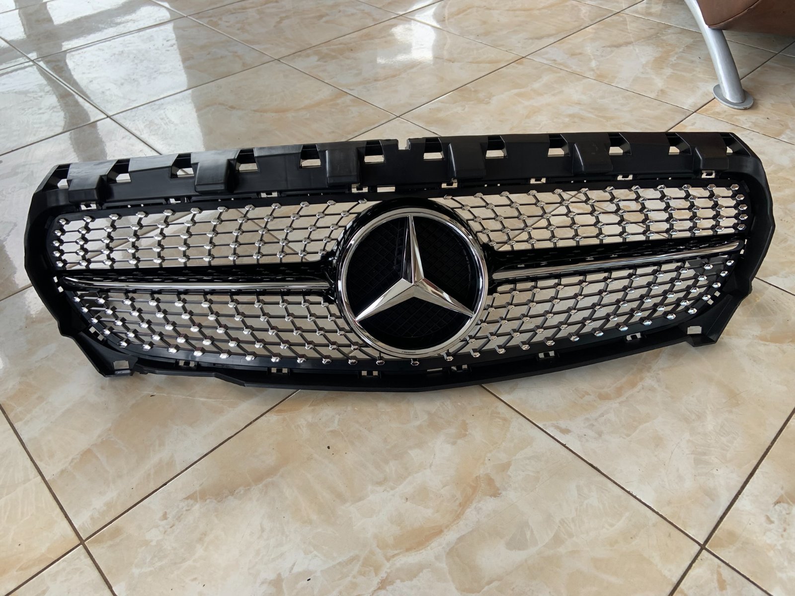 Mercedes-Benz CLA Diamond centrinės grotelės