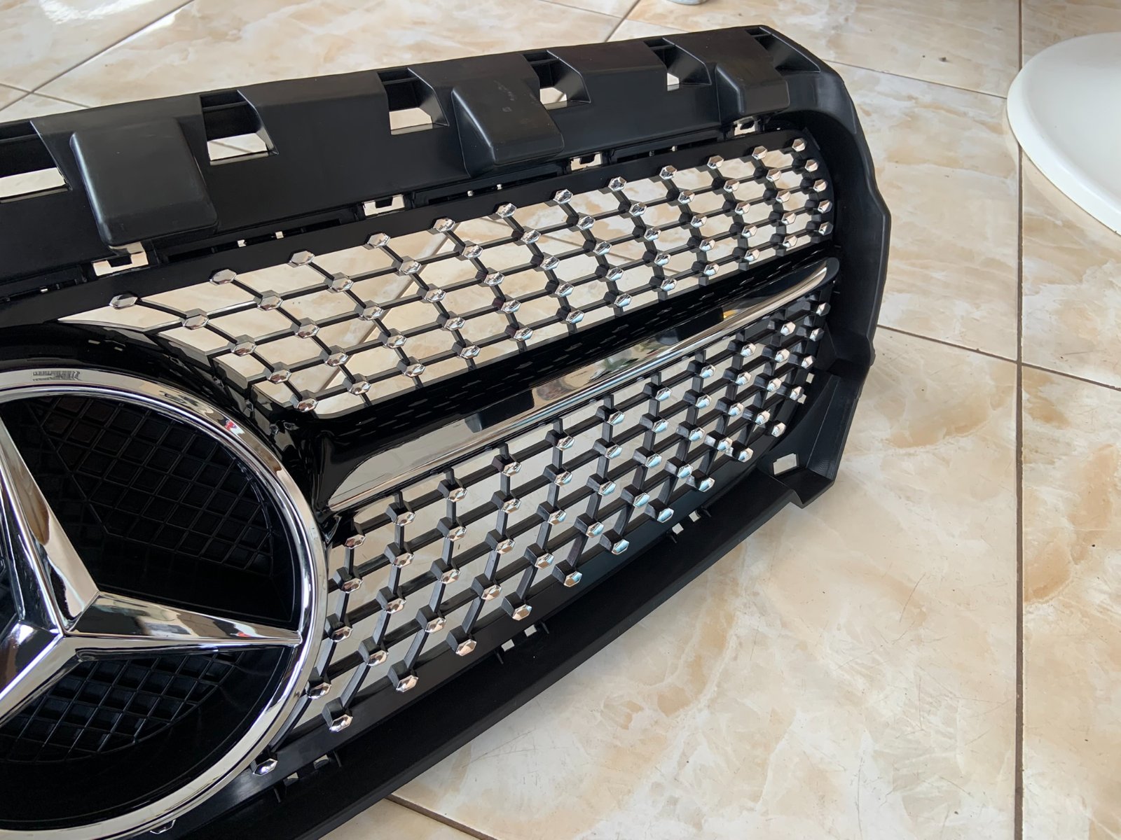 Mercedes-Benz CLA Diamond centrinės grotelės