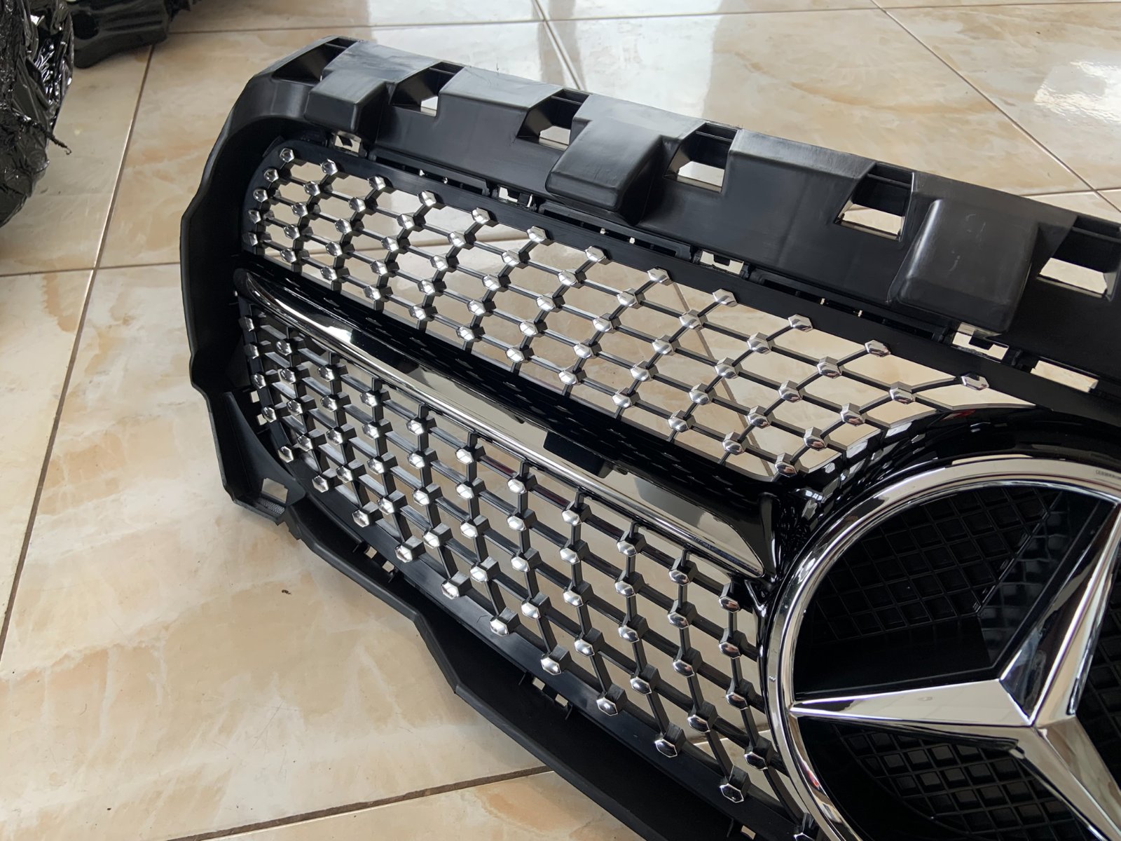 Mercedes-Benz CLA Diamond centrinės grotelės