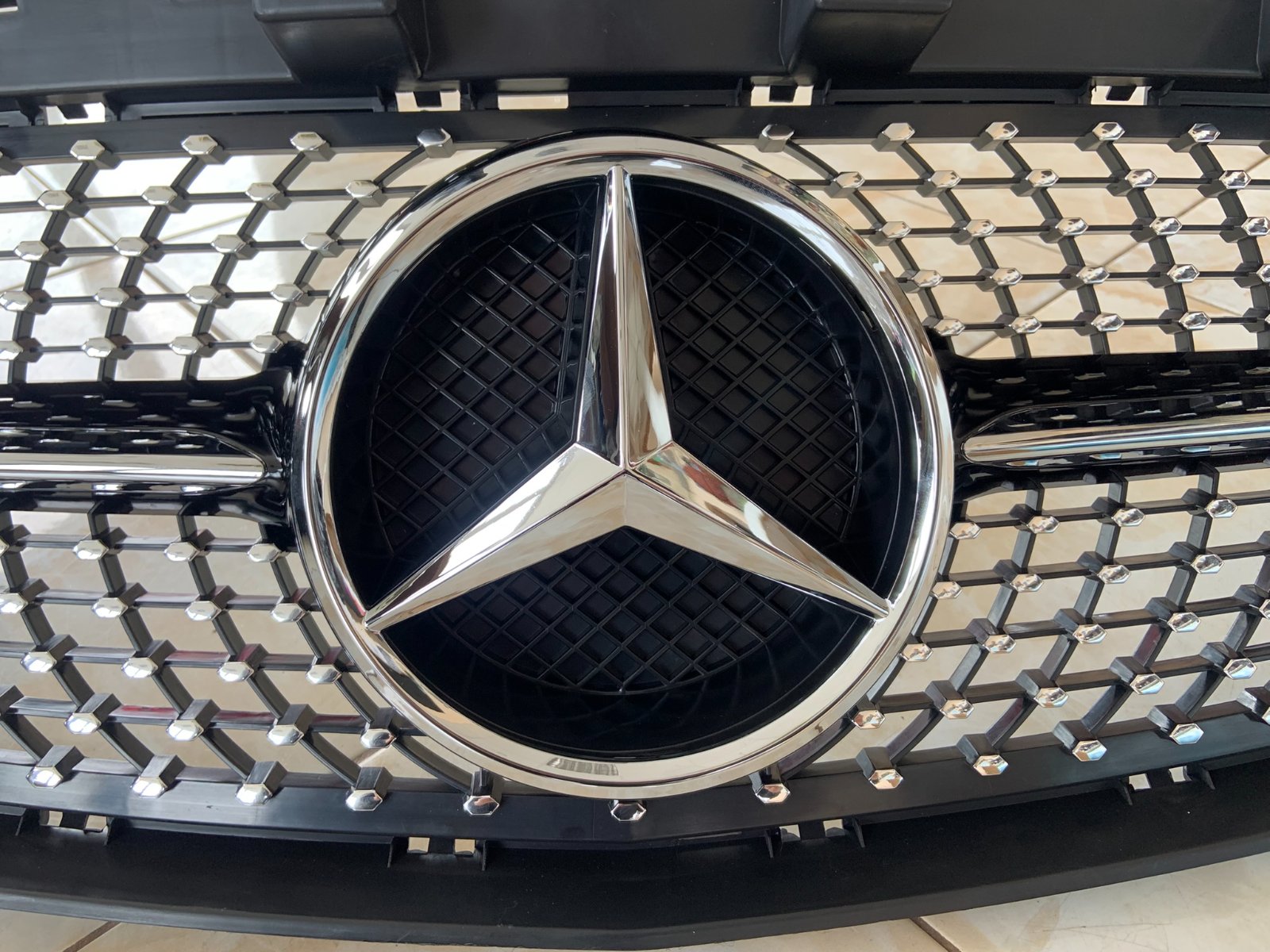 Mercedes-Benz CLA Diamond centrinės grotelės