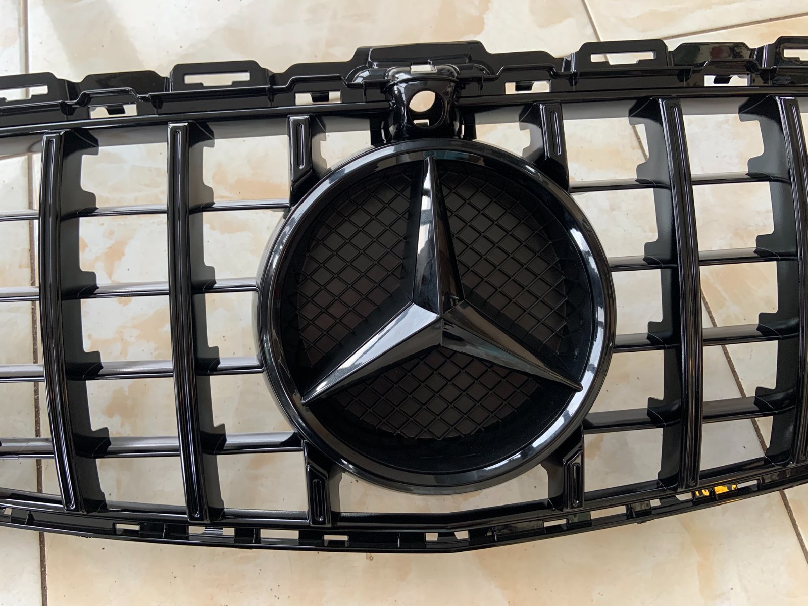Mercedes-Benz C-Class GT-style centrinės grotelės