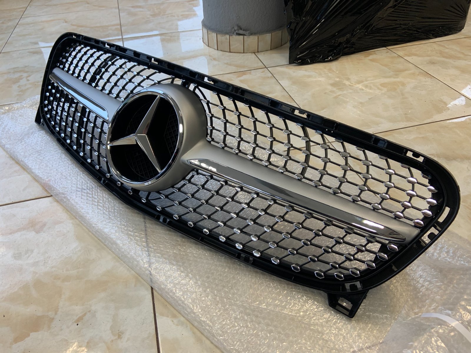 Mercedes-Benz GLA Diamond centrinės grotelės