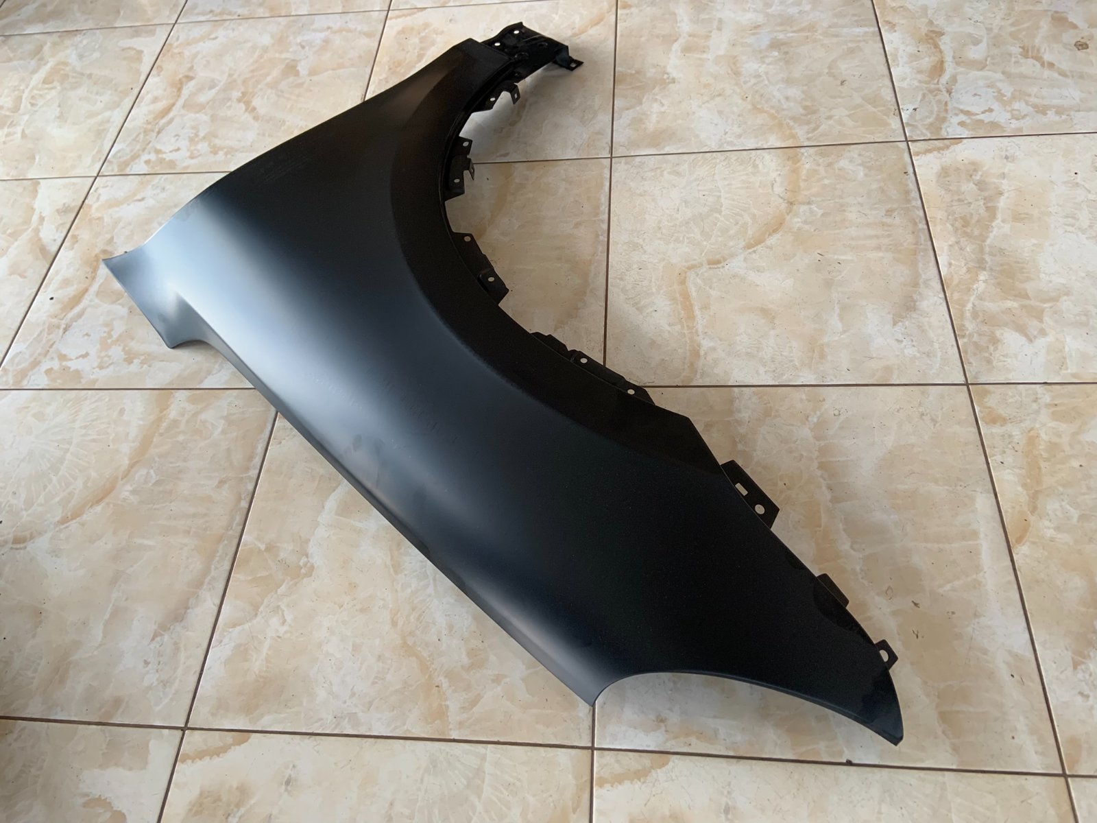 Porsche Cayenne Facelift kairys sparnas