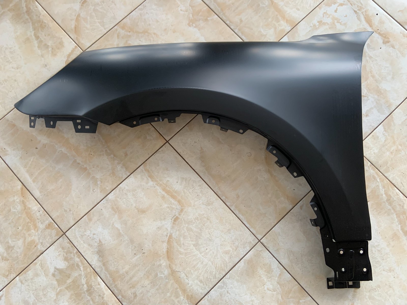 Porsche Cayenne Facelift kairys sparnas