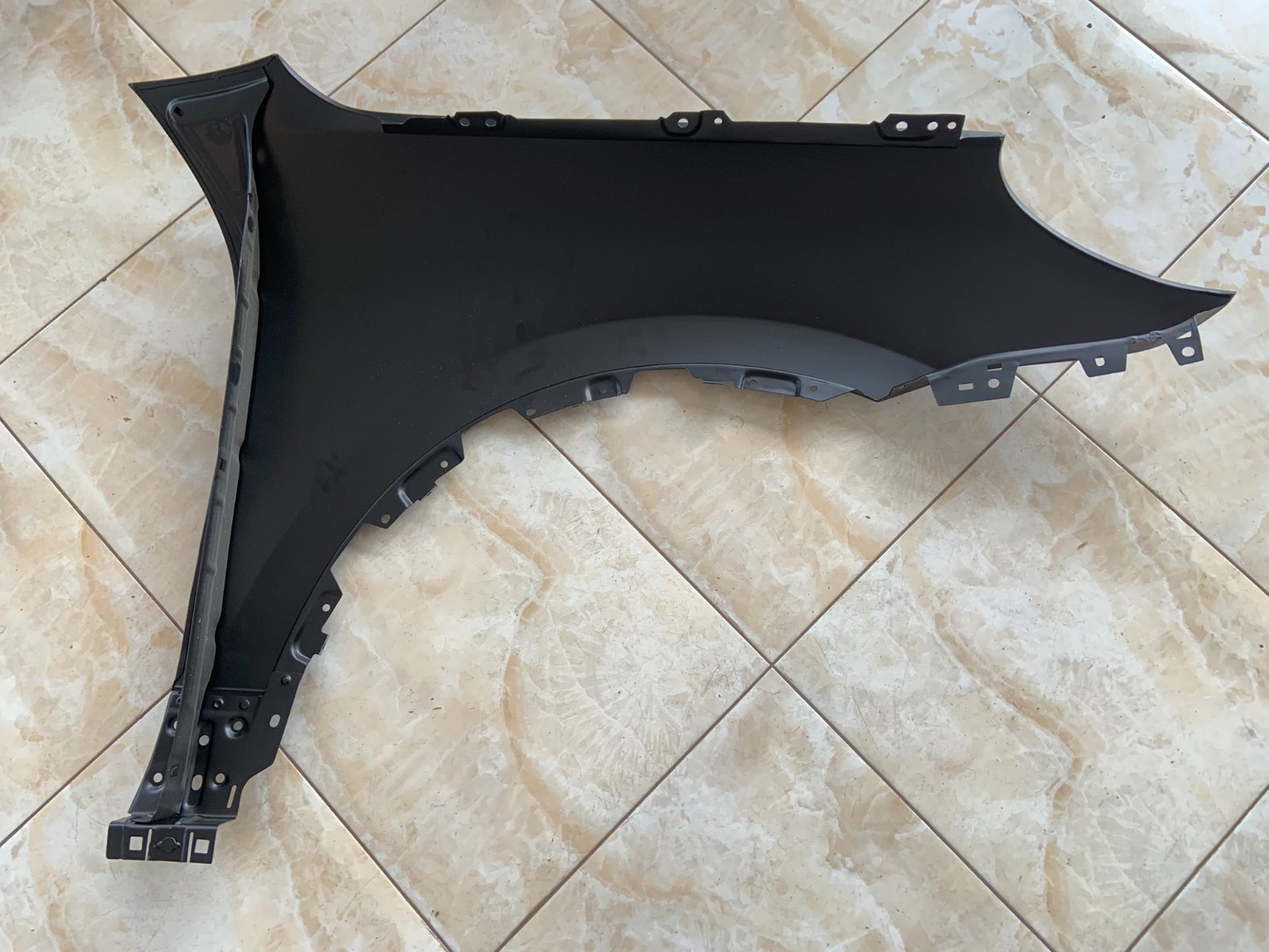 Porsche Cayenne Facelift kairys sparnas