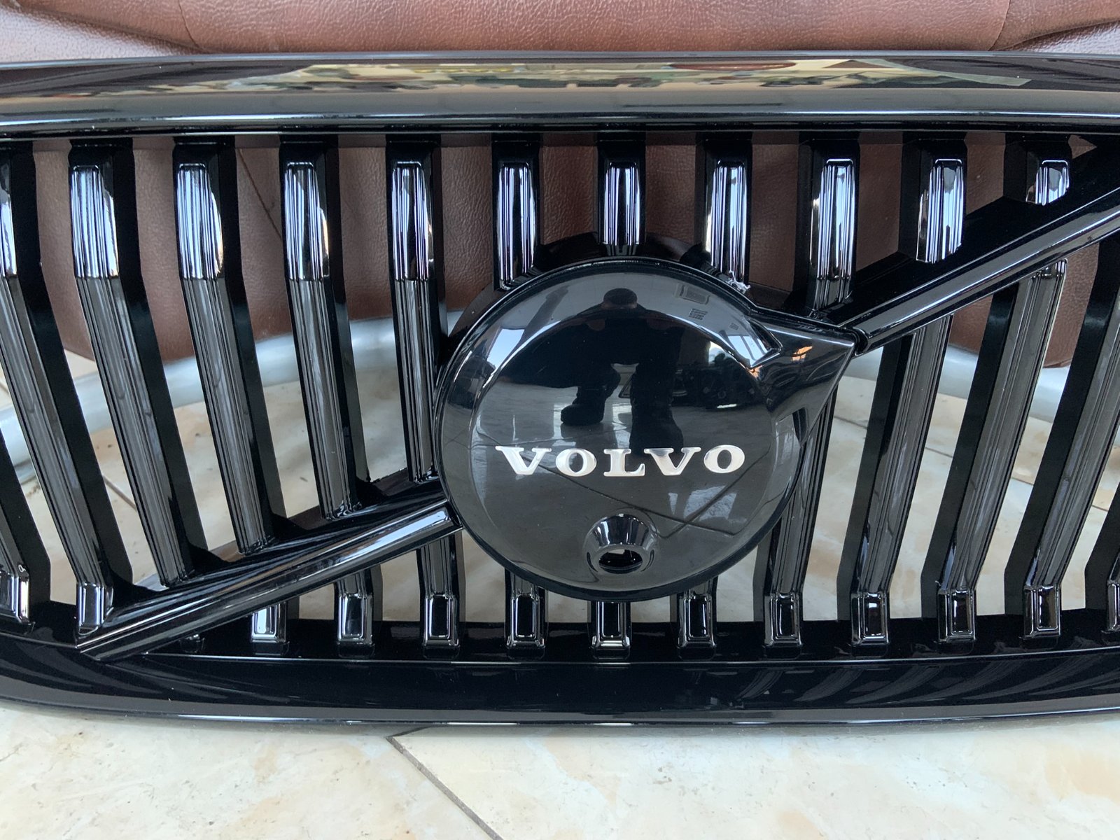 Volvo XC60 II FL Centrinės grotelės