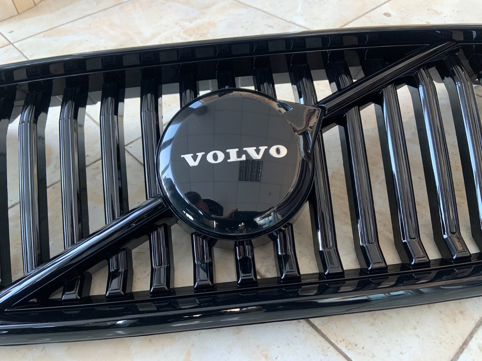 Volvo XC60 II FL Centrinės grotelės