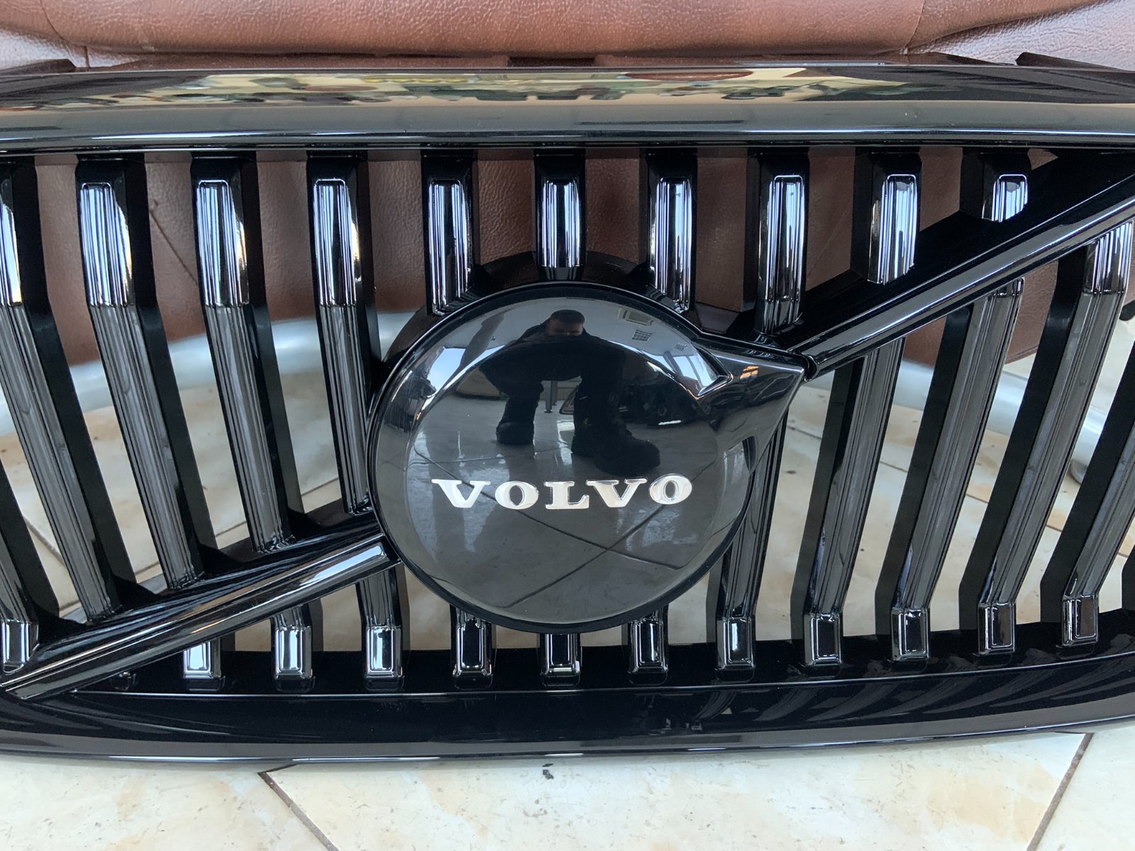 Volvo XC60 II FL Centrinės grotelės