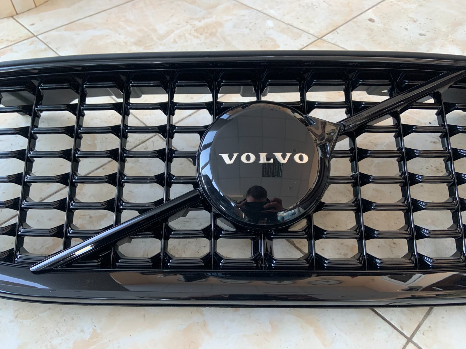 Volvo XC60 II FL Centrinės grotelės