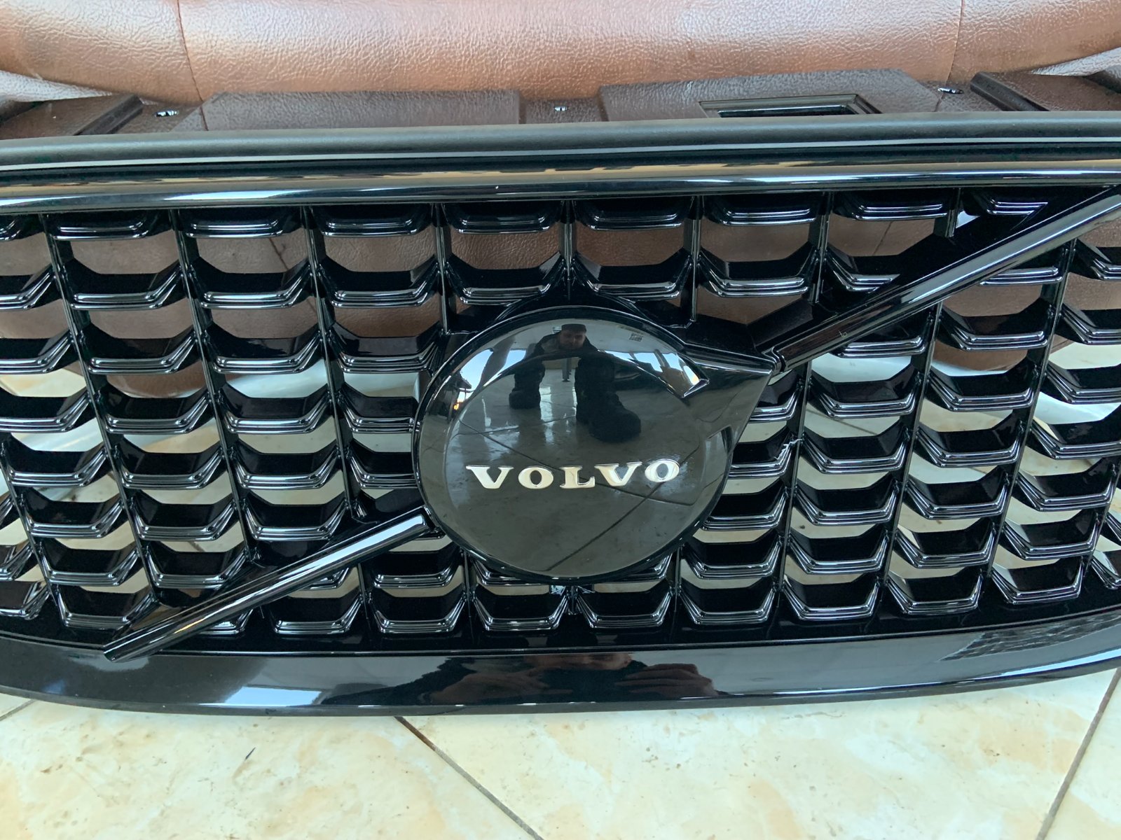 Volvo XC60 II FL Centrinės grotelės