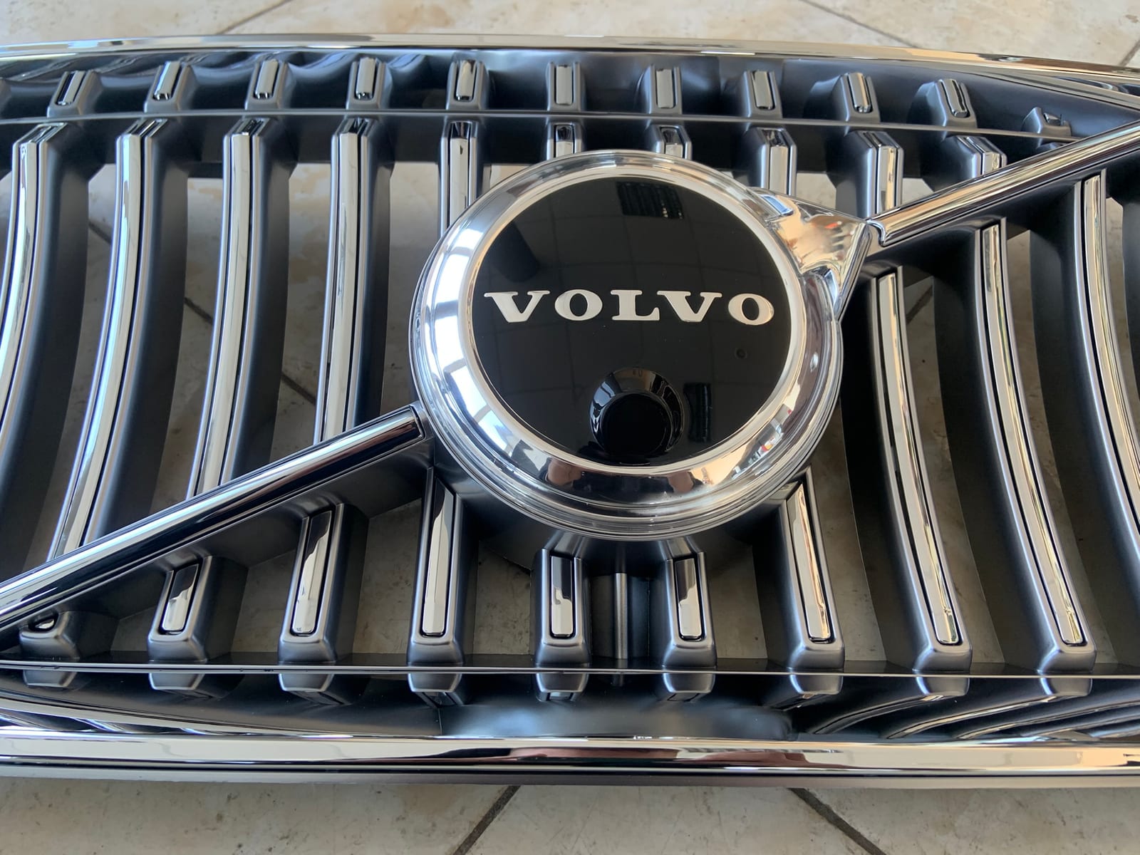 Volvo XC90 II FL Centrinės grotelės