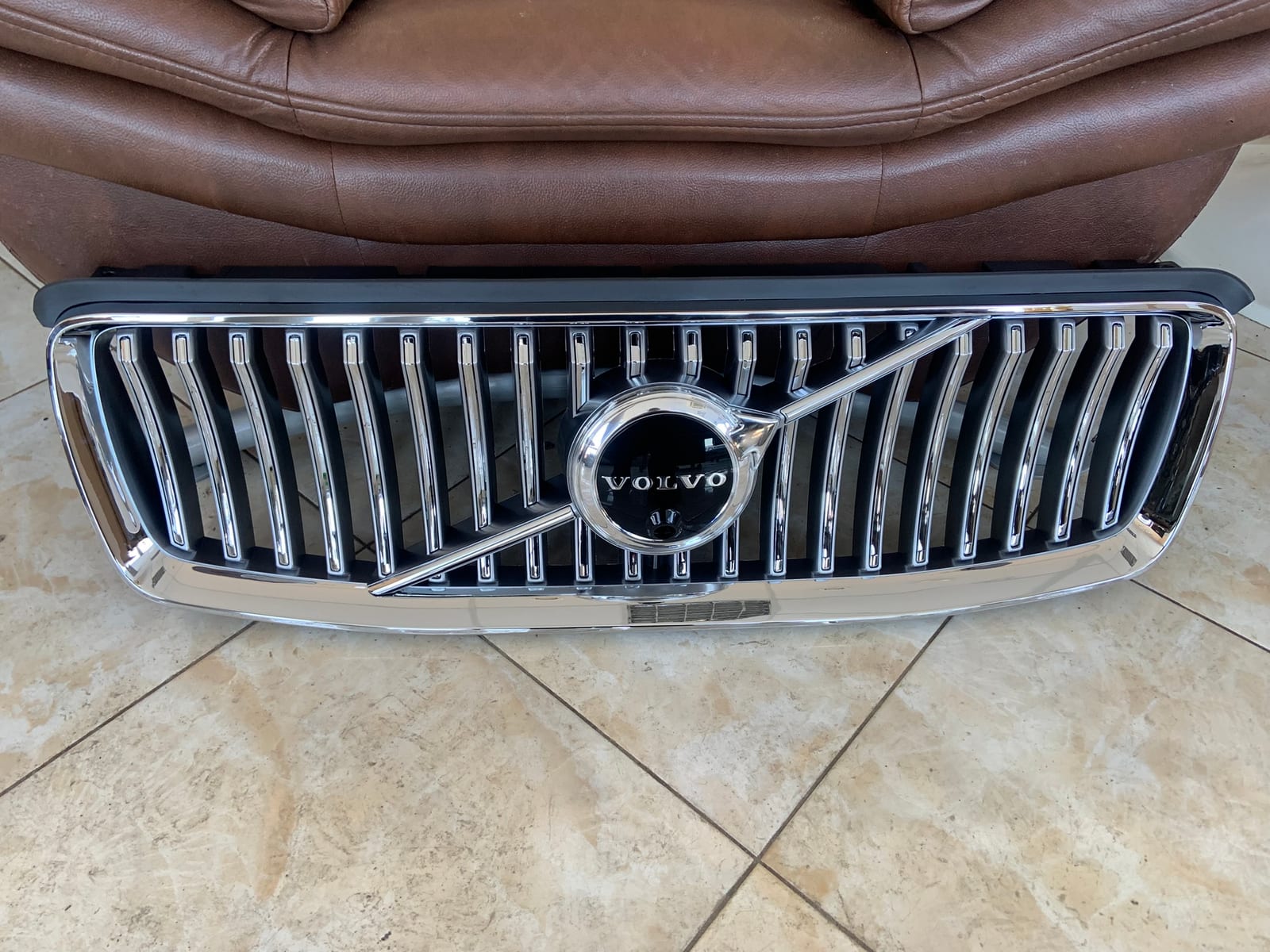 Volvo XC90 II FL Centrinės grotelės