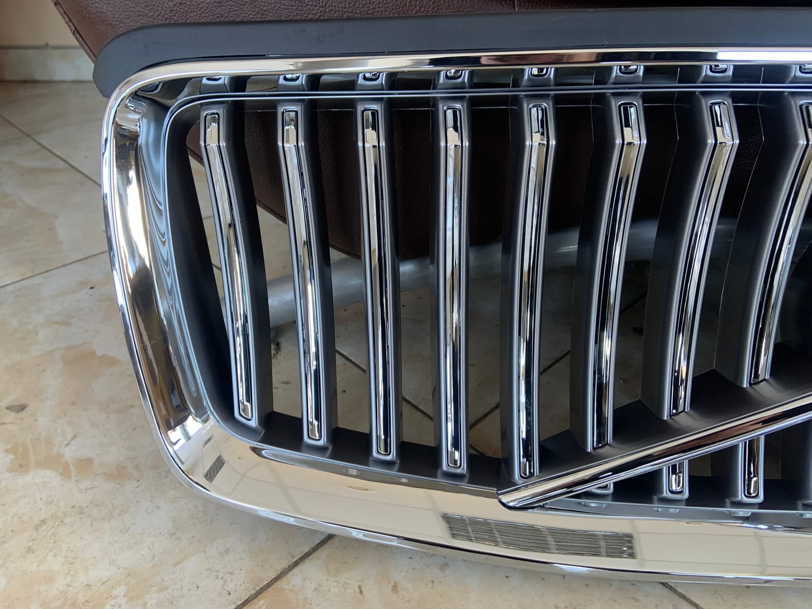 Volvo XC90 II FL Centrinės grotelės