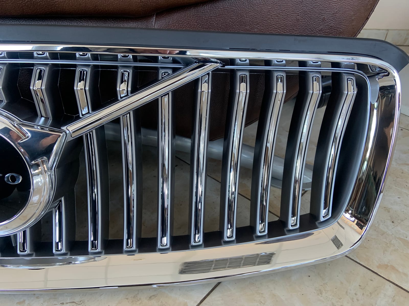 Volvo XC90 II FL Centrinės grotelės