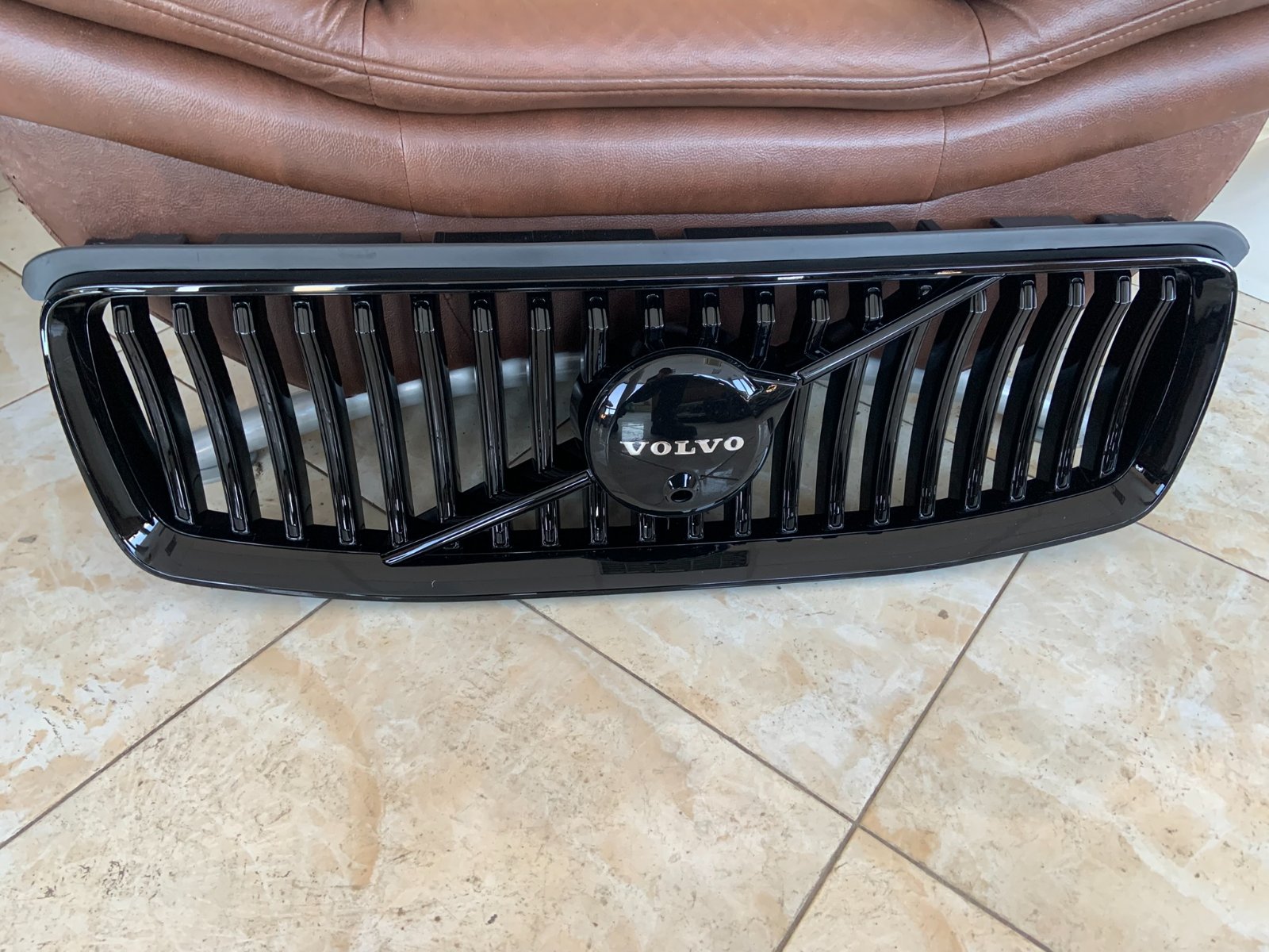 Volvo XC90 II FL Centrinės grotelės