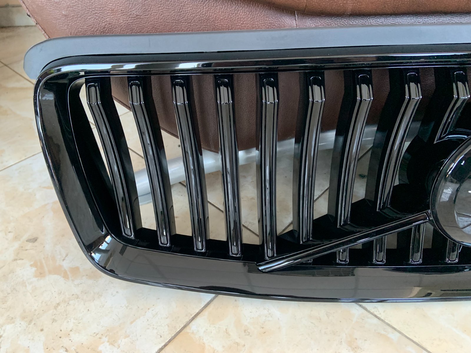 Volvo XC90 II FL Centrinės grotelės