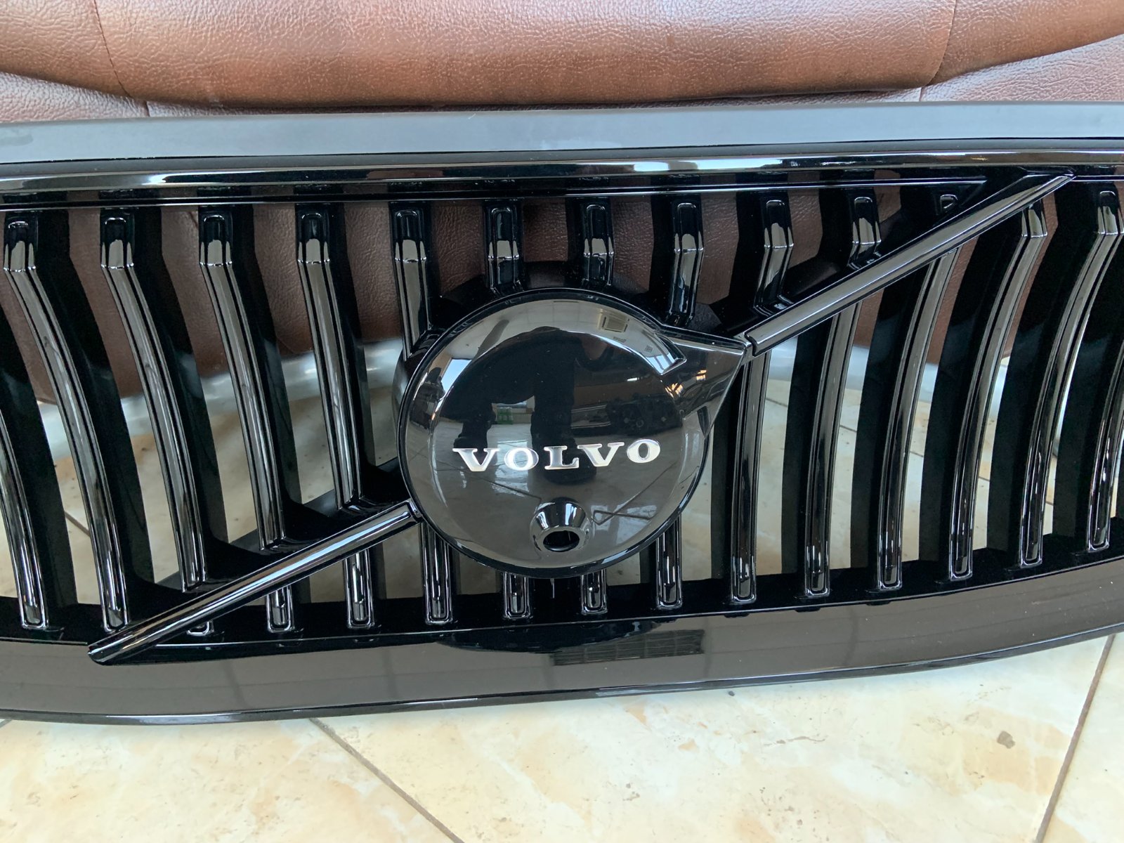 Volvo XC90 II FL Centrinės grotelės