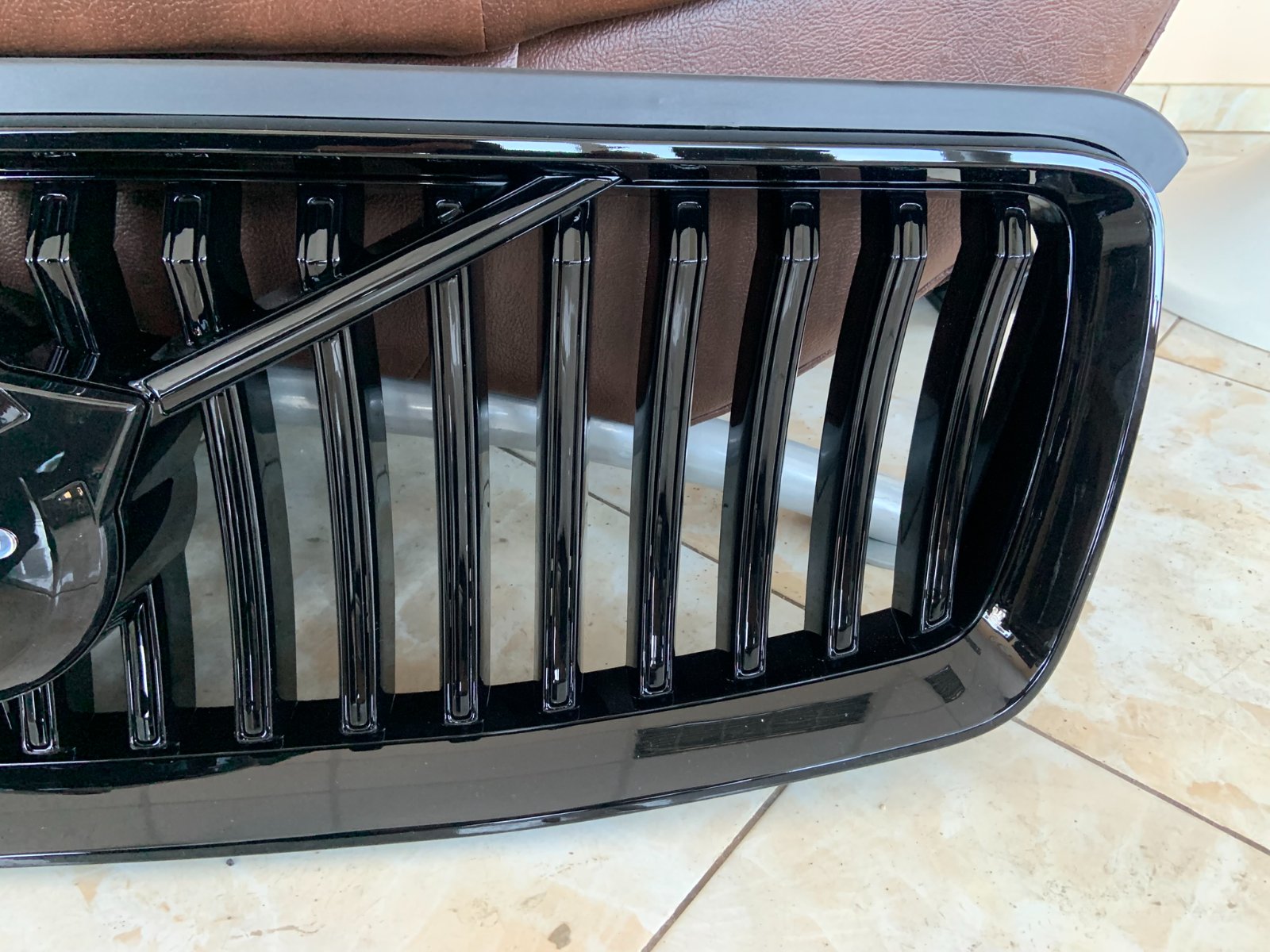 Volvo XC90 II FL Centrinės grotelės