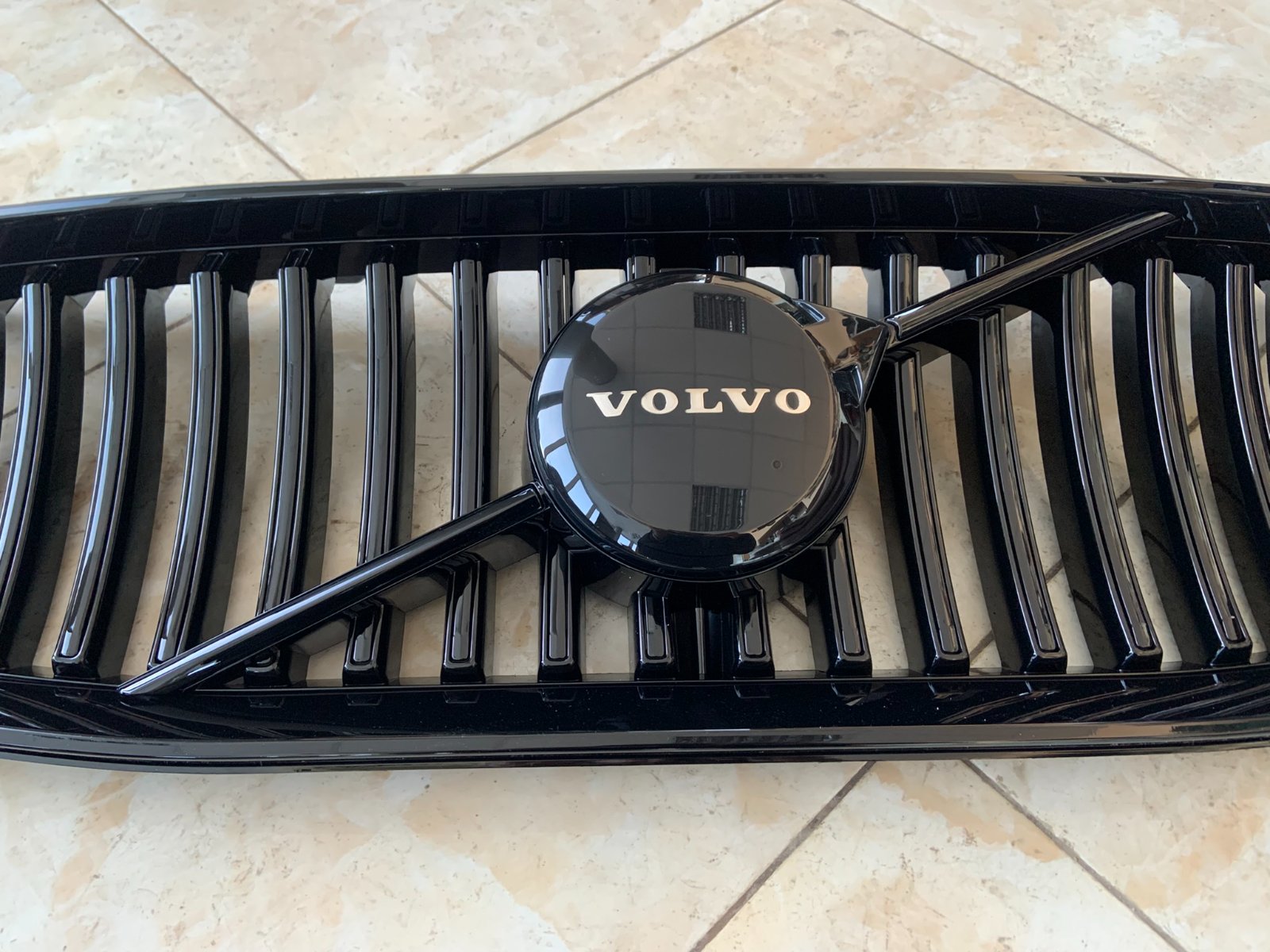 Volvo XC90 II FL Centrinės grotelės