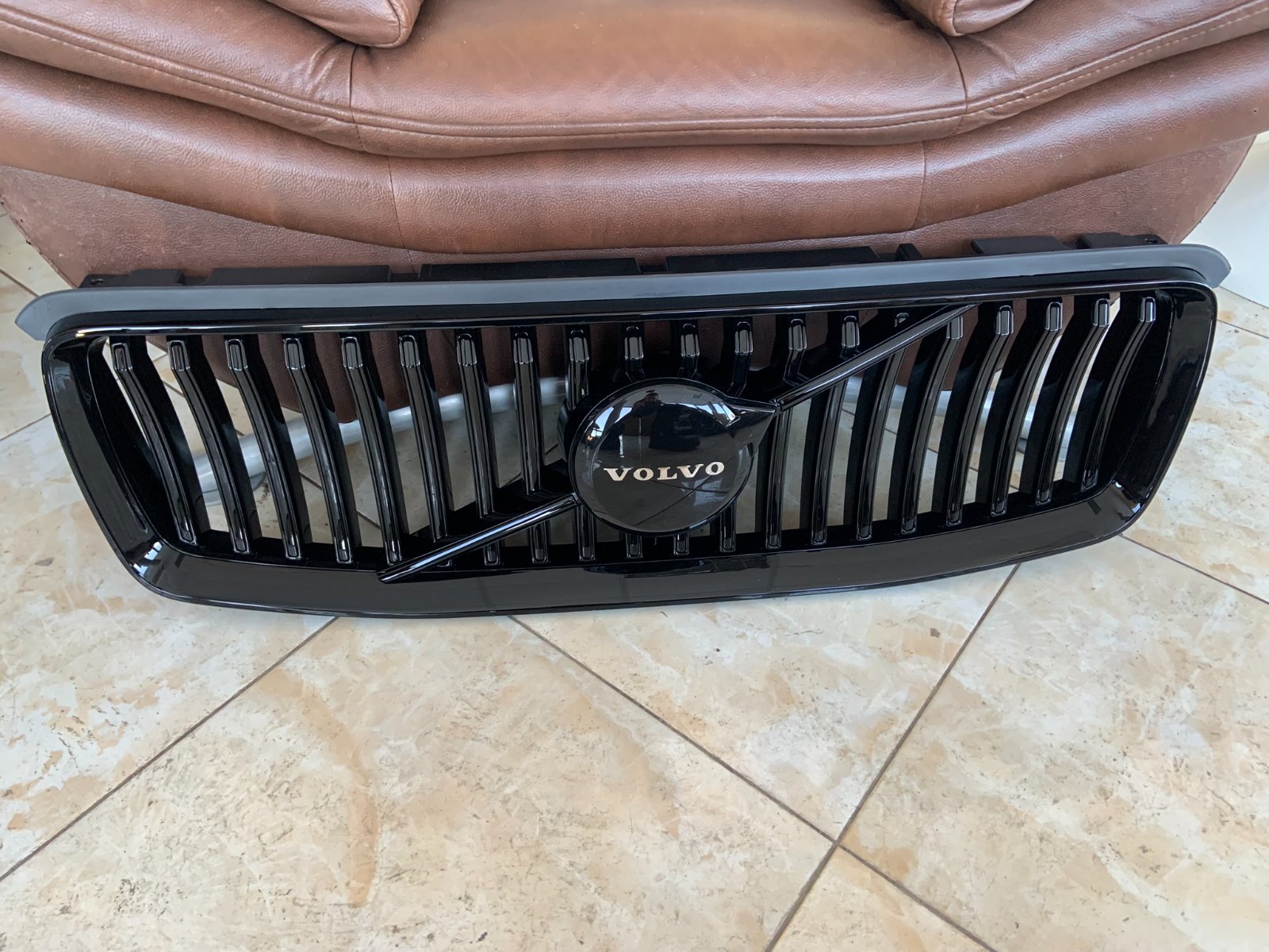 Volvo XC90 II FL Centrinės grotelės