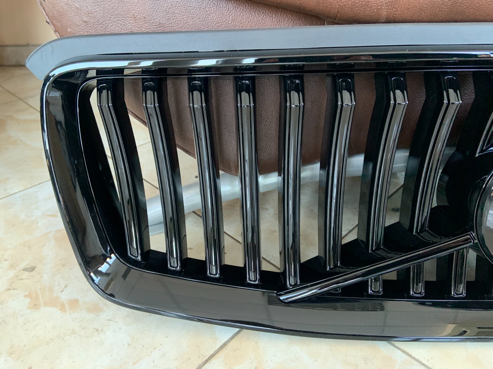 Volvo XC90 II FL Centrinės grotelės