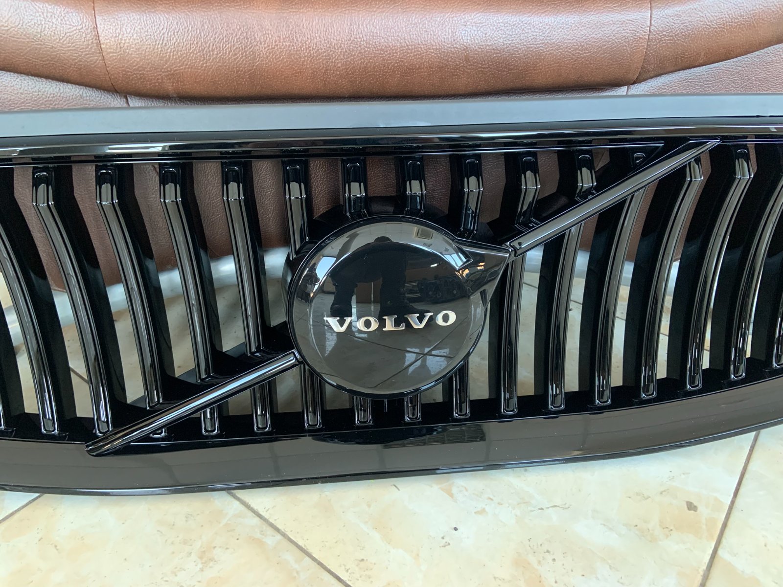 Volvo XC90 II FL Centrinės grotelės