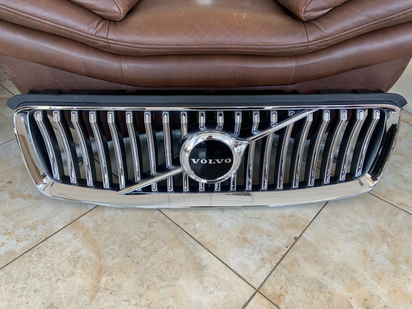 Volvo XC90 II FL Centrinės grotelės