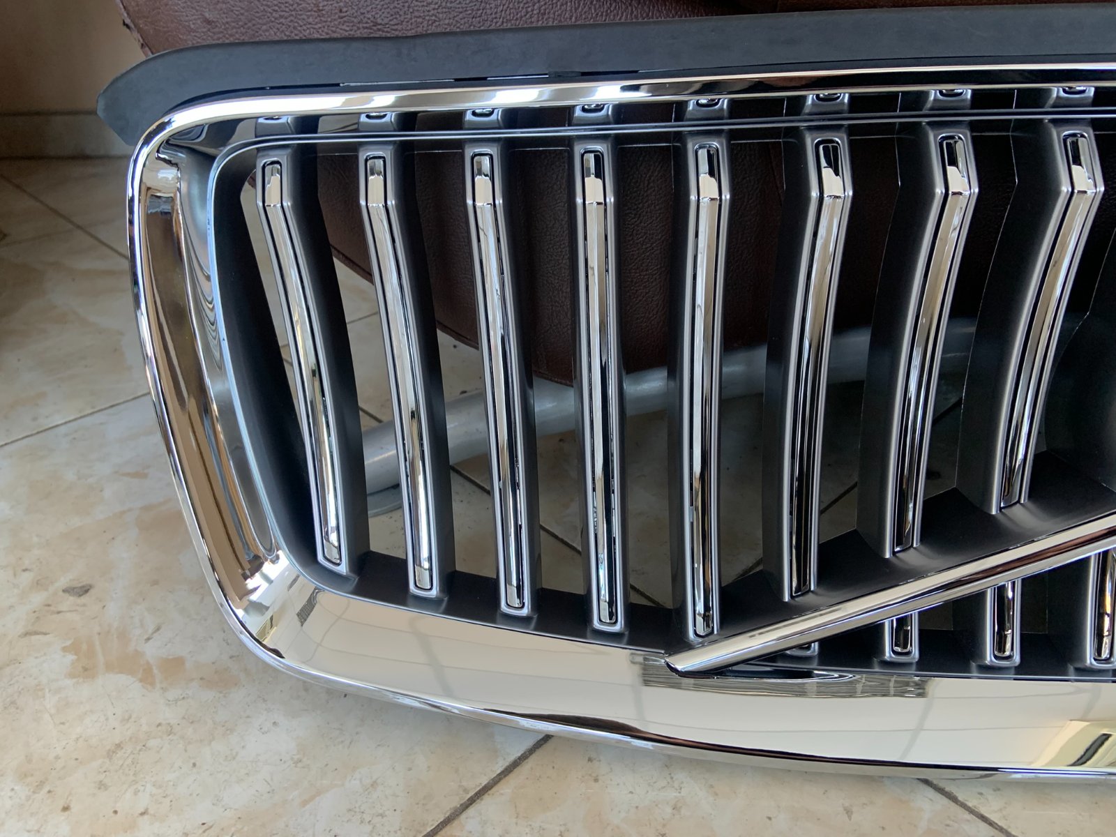 Volvo XC90 II FL Centrinės grotelės